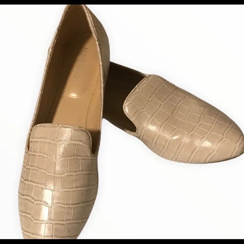 Nine West Size 7 Beige Snakeskin Look Flats Excellent Condition